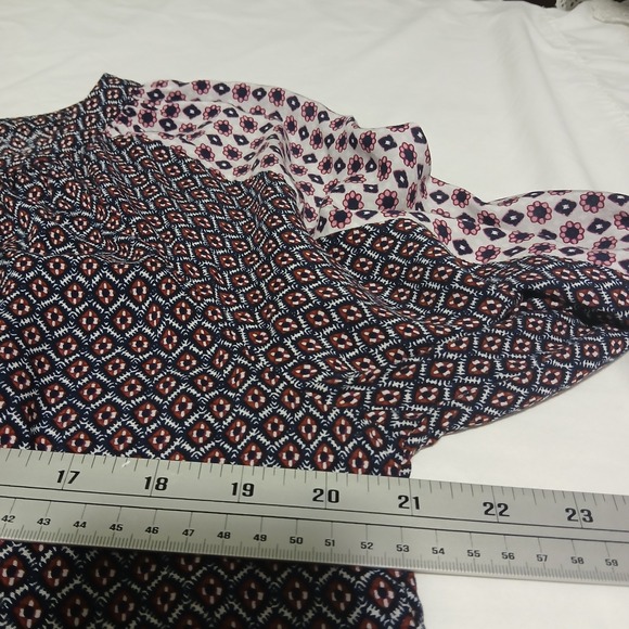 LOFT Geometric Print V Neck Tassel Sleeve Blouse Top Women Medium - Picture 6 of 8